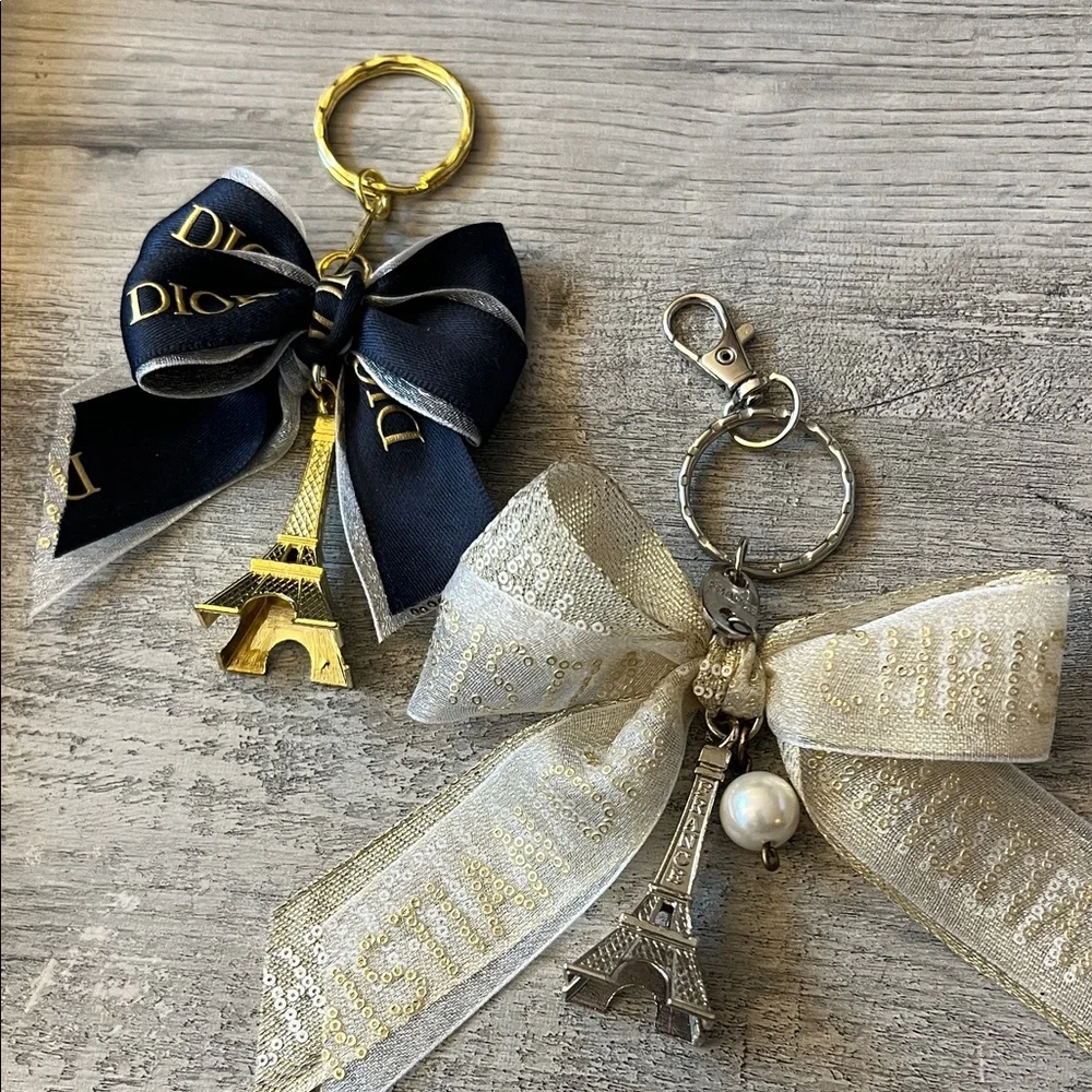 🎀 Elegant Ribbon Bow Key Holder with Eiffel Tower Charm